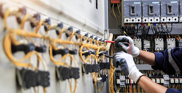 Professional Electrician technician working in Desoto Lakes, FL